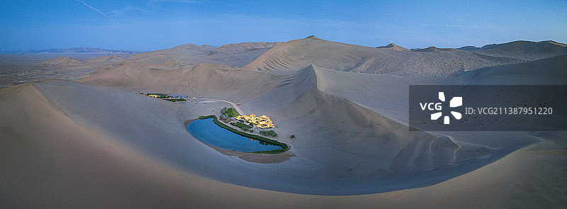 甘肃酒泉敦煌莫高窟鸣沙山月牙泉日落夜景风光图片素材