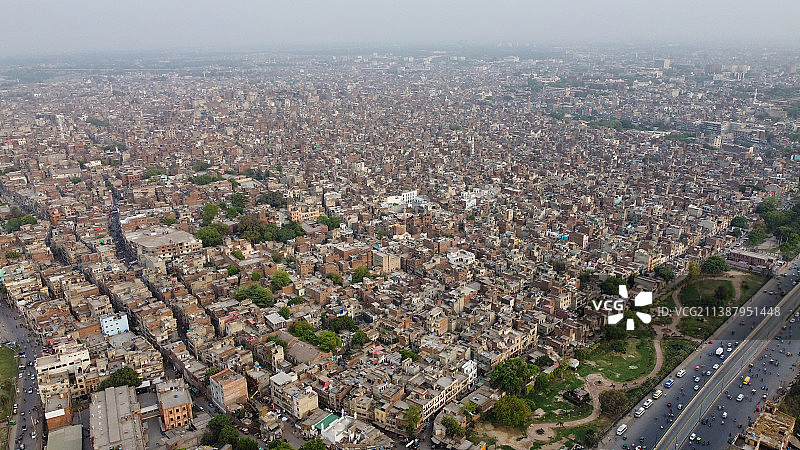 美丽的拉合尔市，巴基斯坦Minar-e-Pakistan Shahi清真寺鸟瞰图图片素材
