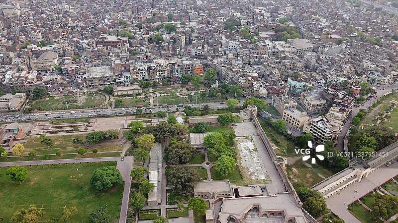 美丽的拉合尔市，巴基斯坦Minar-e-Pakistan Shahi清真寺鸟瞰图图片素材