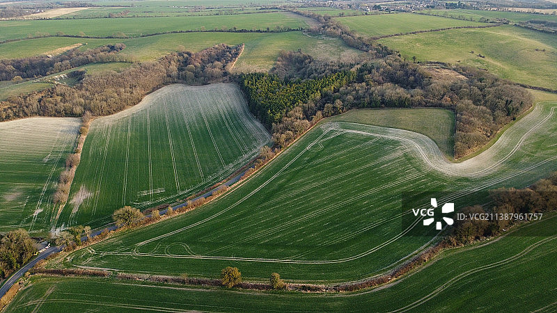 英国乡村和农场的壮丽航拍景色，哈灵顿，英国图片素材