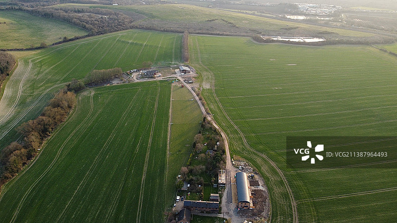 英国乡村和农场的壮丽航拍景色，哈灵顿，英国图片素材