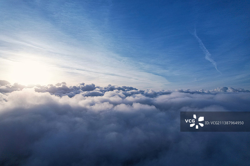 英格兰卢顿镇上空云层日出美景图片素材