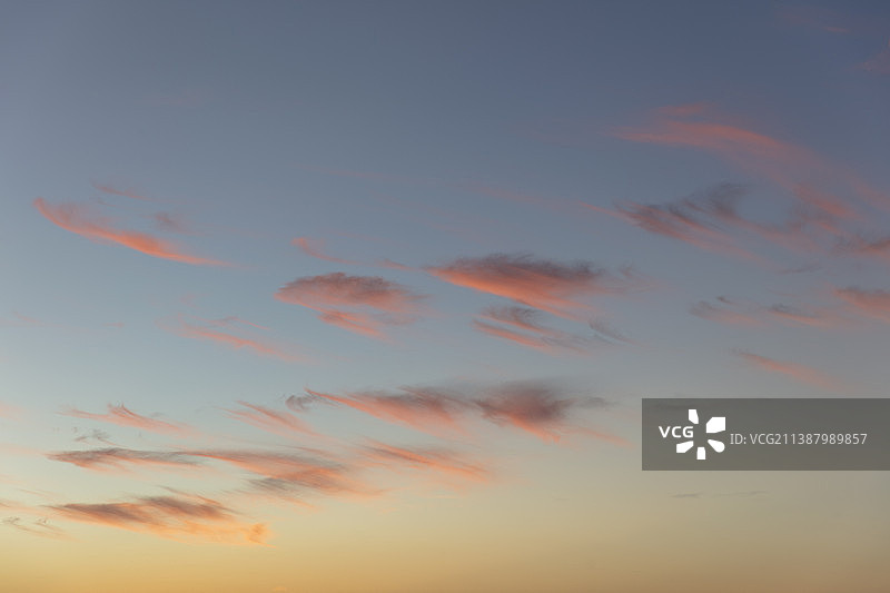 美国俄勒冈州黎明时分的粉色云彩图片素材