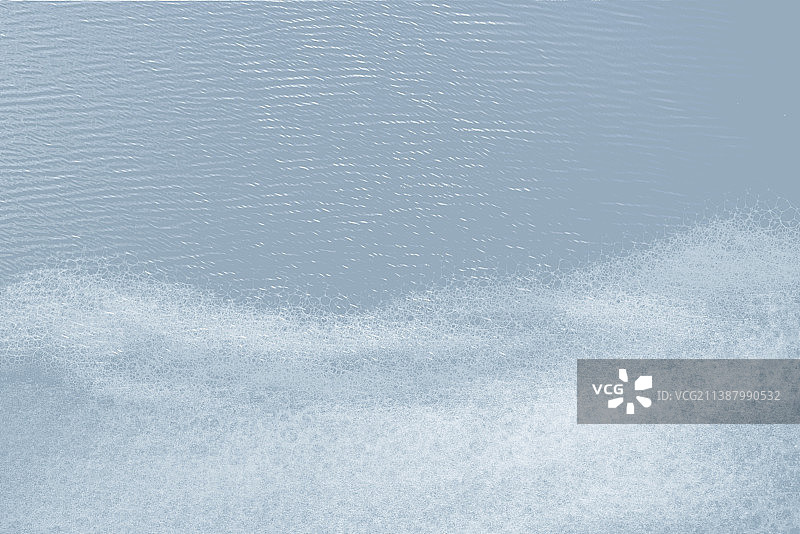 泛白沫的湖水图片素材