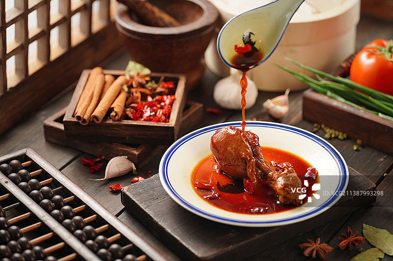 食材与面条的碰撞图片素材