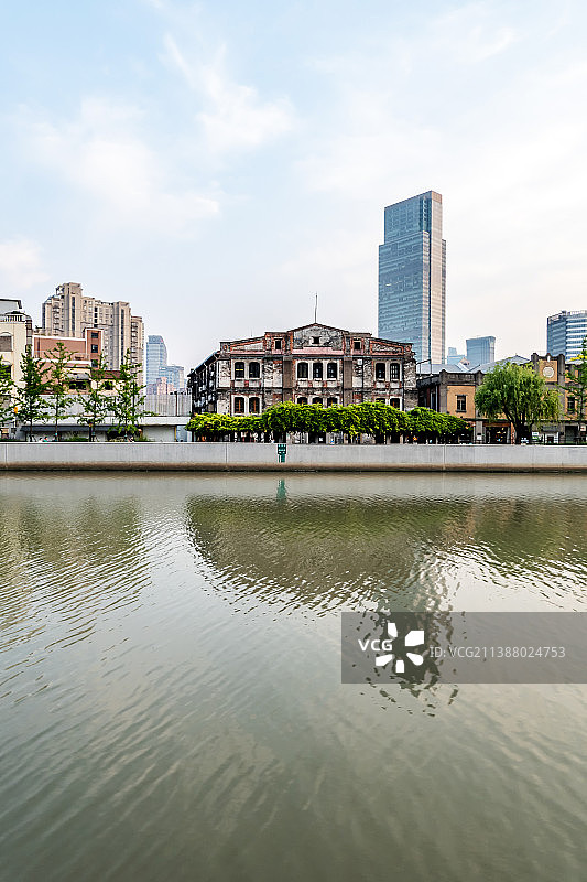 上海苏河湾两岸建筑风光图片素材