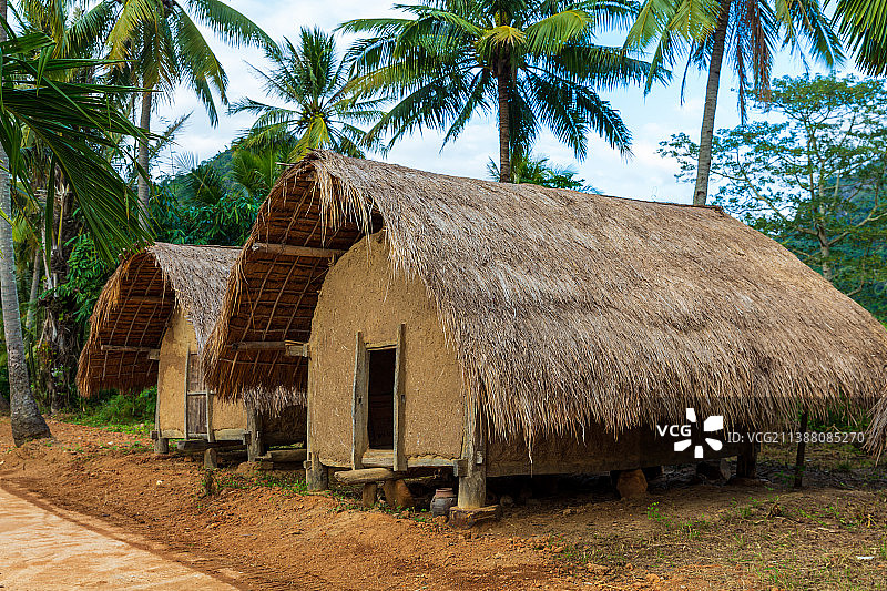 海南白查村船型茅草房图片素材