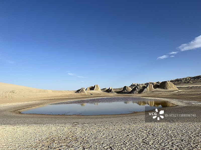 青海省海北芒崖俄博梁硫磺湖图片素材
