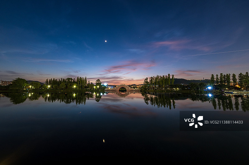 湖南省长沙市后湖艺术园区晚霞倒影图片素材