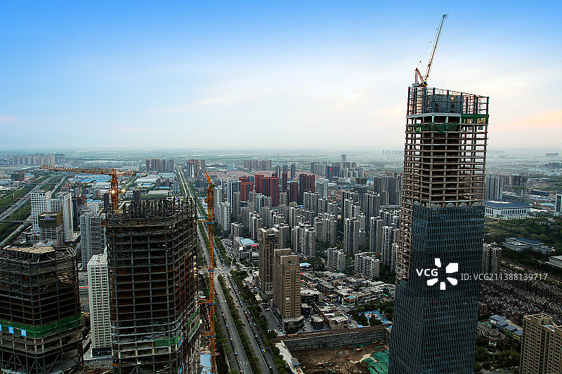 西安高新区夜景和超高层建筑施工图片素材