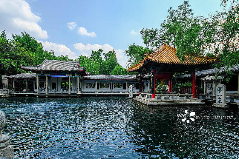 中国山东济南趵突泉公园观澜亭图片素材
