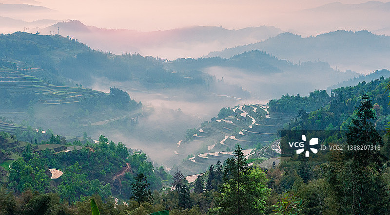 岜沙苗寨之晨图片素材