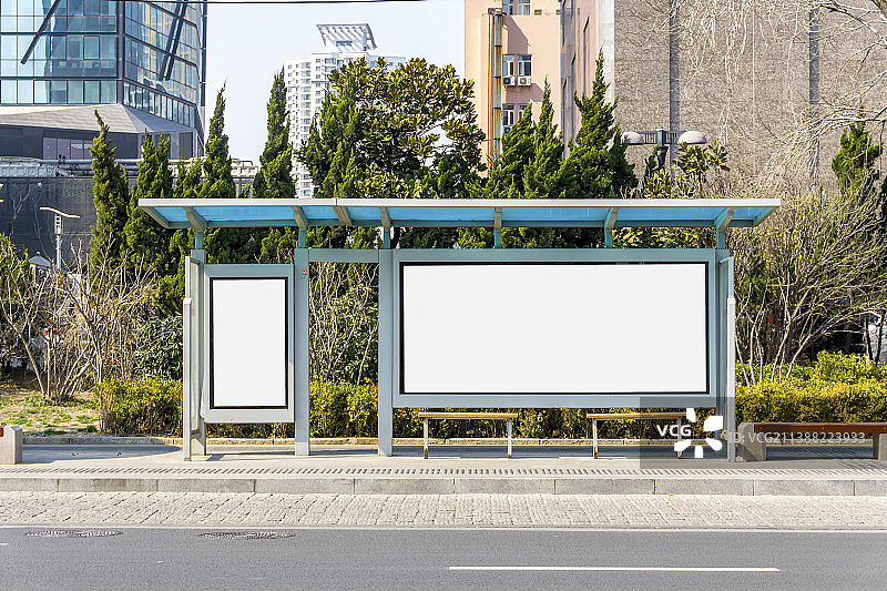 巴士车站空白灯箱广告图片素材
