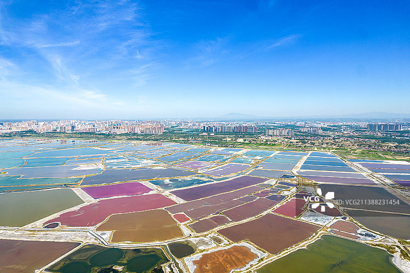 亚洲中国山西运城七彩盐湖图片素材