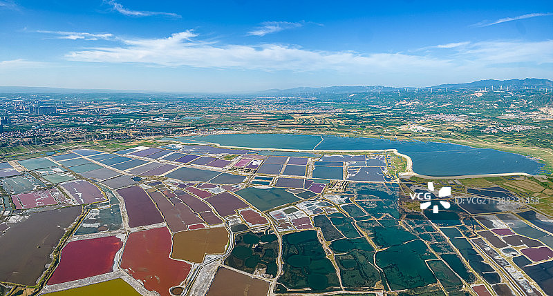 亚洲中国山西运城七彩盐湖图片素材