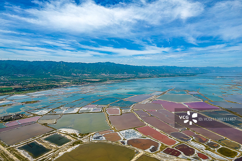 亚洲中国山西运城七彩盐湖图片素材