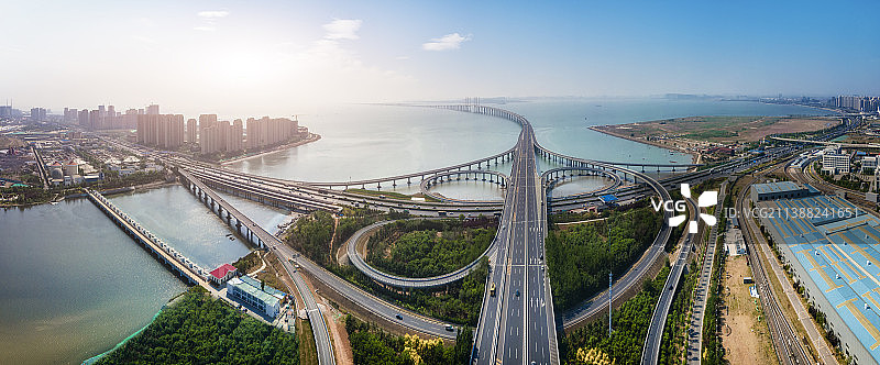 航拍青岛胶州湾跨海大桥高速公路图片素材