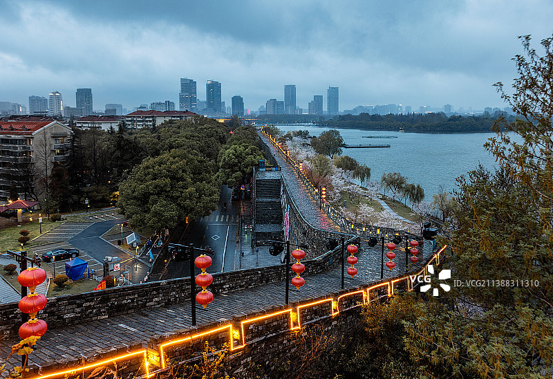 南京城墙与玄武湖图片素材