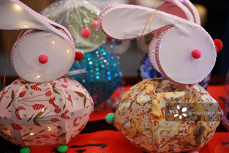 竹篾制作的兔子灯笼图片素材