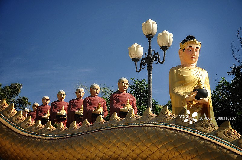 云南芒市•勐焕大金塔图片素材