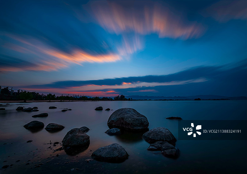 石滩上的霞光图片素材