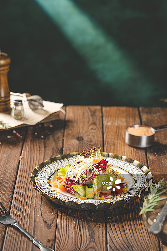 沙拉 蔬菜沙拉 蔬菜 素食  乡村风 欧式  沙拉酱 西餐 西点图片素材