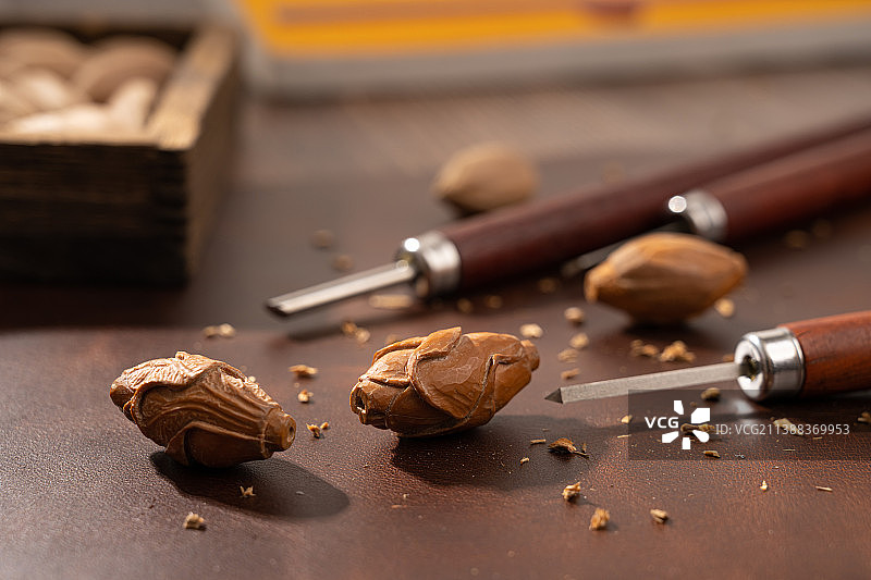 中国传统非物质文化遗产手串橄榄核雕刻手把件图片素材