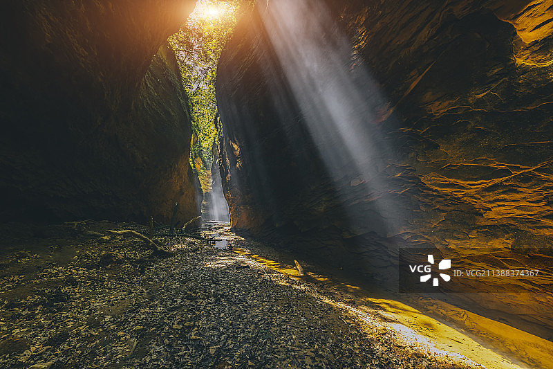 探险陕西省延安市甘泉雨岔大峡谷夏日风光图片素材