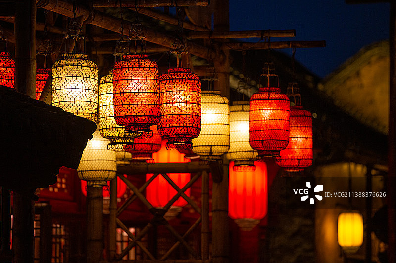 中国春节、元宵节夜晚的美丽灯笼图片素材