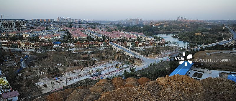 建设中的郑州贾峪新田城 洞林湖图片素材