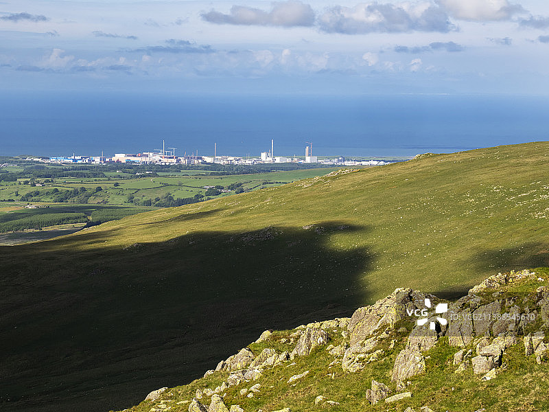 从英国湖区米德尔费尔向下看塞拉菲尔德核电站图片素材