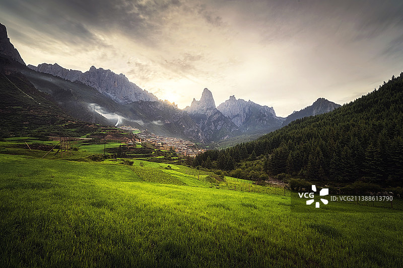 扎尕那的清晨图片素材