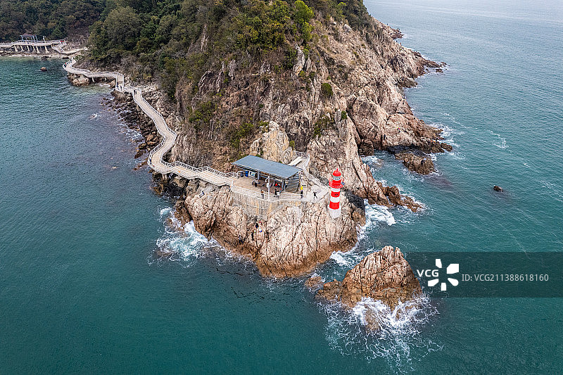 深圳盐田区，深圳小梅沙栈道，深圳灯塔，深圳最美灯塔，深圳海边灯塔，海岸线，大海，航拍深圳，航拍大海，图片素材