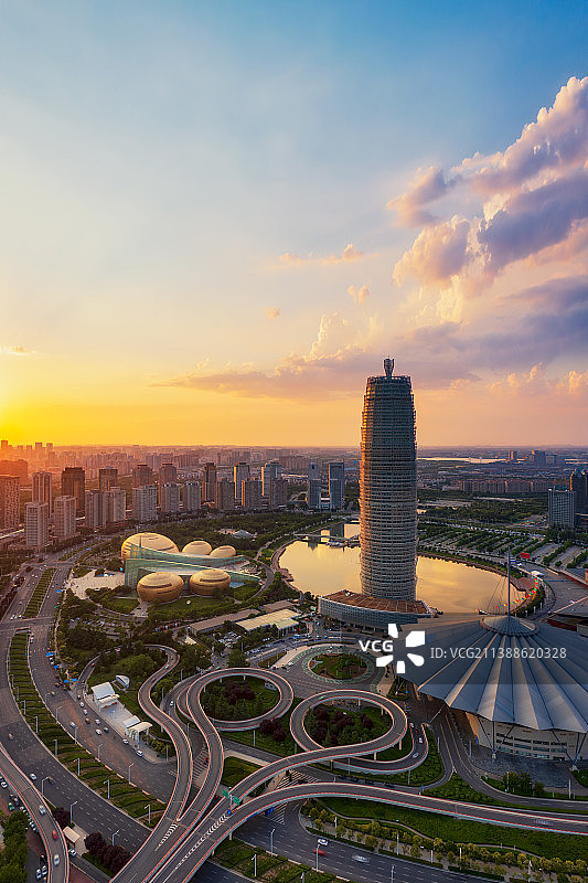 河南郑州郑东新区CBD夏季黄昏时分都市风光与城市天际线户外航拍图片素材
