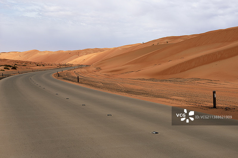 沙漠公路车道图片素材
