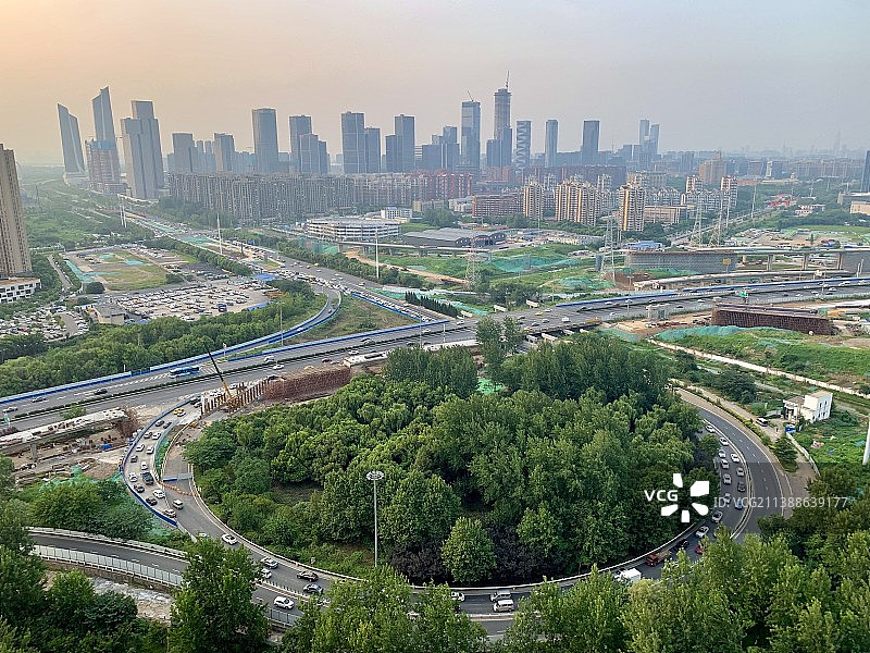 傍晚的南京市建邺区油坊桥图片素材