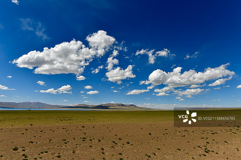 G317国道西藏那曲市安多县蓬措风光图片素材