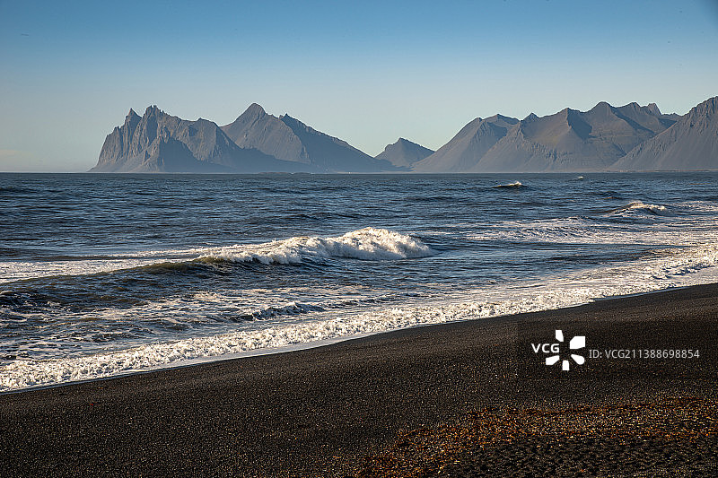 壁纸商业广告创意文化媒体传媒道路交通冰岛风光风景山脉山峰视角全景弯曲海岸线旅行户外宁静自然色彩背景图片素材