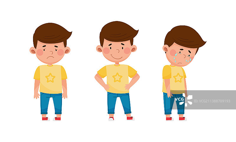展示不同情绪的可爱男孩儿童套装图片素材