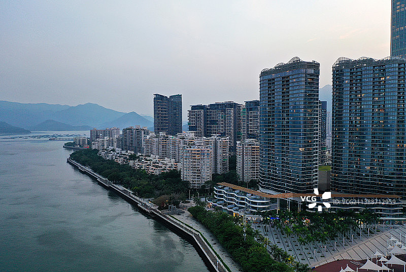 广东省深圳市盐田区壹海城中央公园灯塔图书馆航拍图片素材