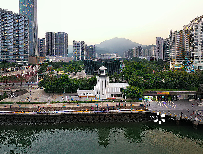 广东省深圳市盐田区壹海城中央公园灯塔图书馆航拍图片素材