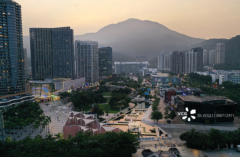 广东省深圳市盐田区壹海城中央公园灯塔图书馆航拍图片素材