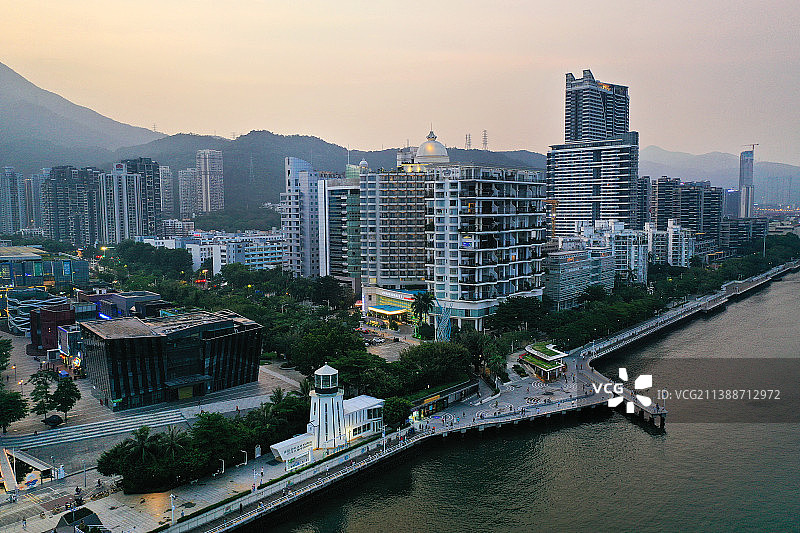 广东省深圳市盐田区壹海城中央公园灯塔图书馆航拍图片素材