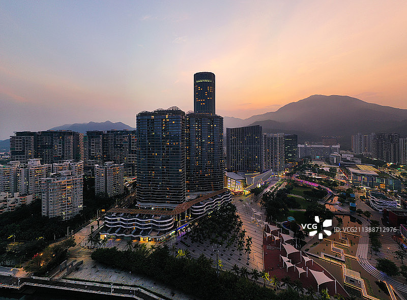 广东省深圳市盐田区壹海城中央公园灯塔图书馆航拍图片素材