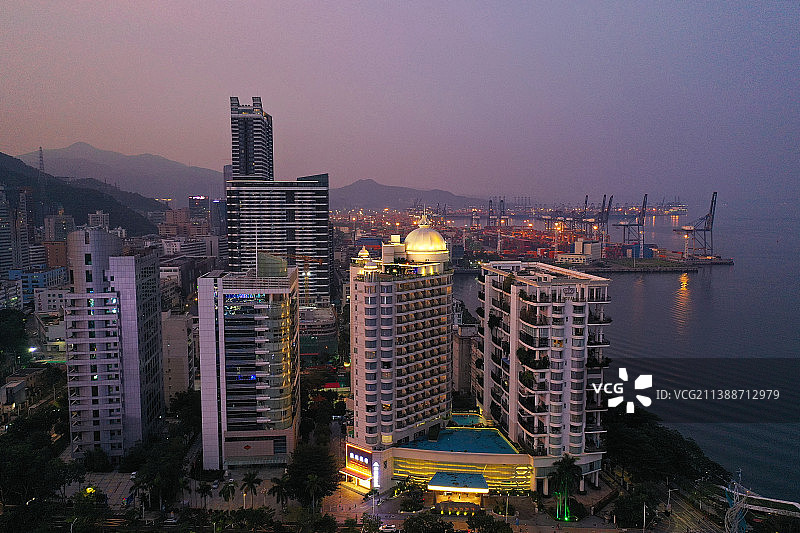 广东省深圳市盐田区壹海城中央公园灯塔图书馆航拍图片素材