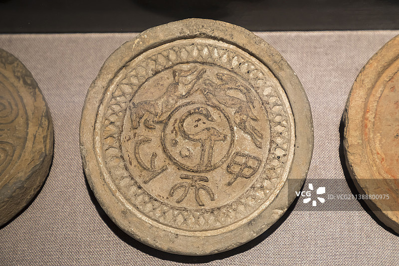 河南博物院西汉文物“甲天下”瓦当图片素材