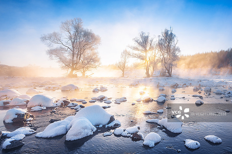 内蒙古兴安盟阿尔山国家森林公园不冻河的日出图片素材