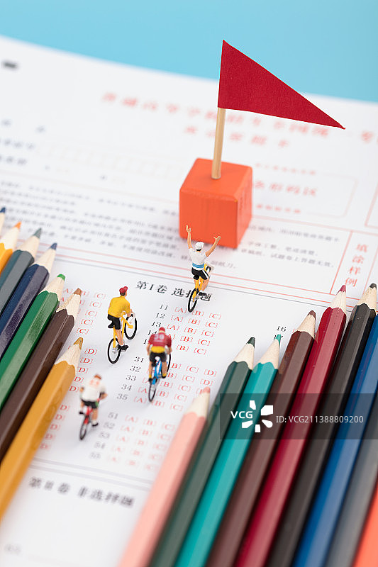 微缩创意高考努力成功上榜图片素材