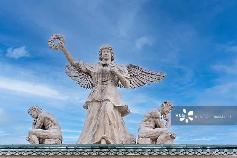 福州城市建筑上的雕像图片素材