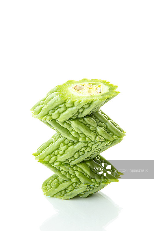 切开的苦瓜静物图片素材
